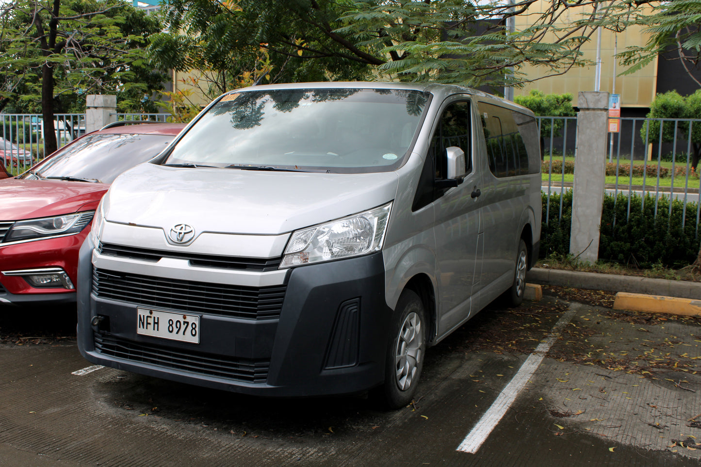 2022 Toyota Hiace Commuter Deluxe 2.8L, MT, DSL 36T