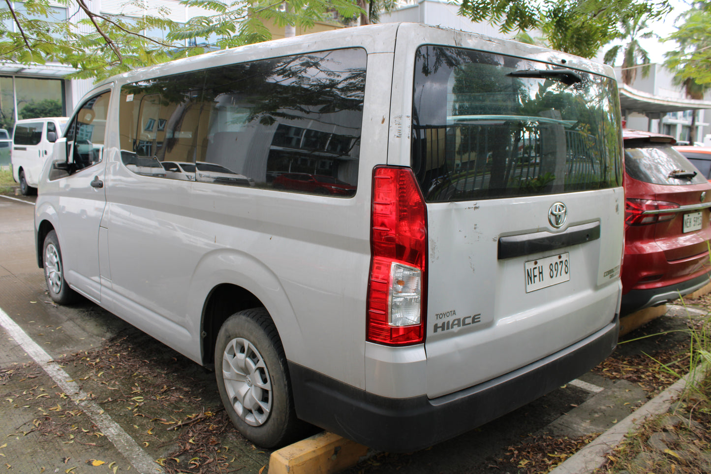 2022 Toyota Hiace Commuter Deluxe 2.8L, MT, DSL 36T