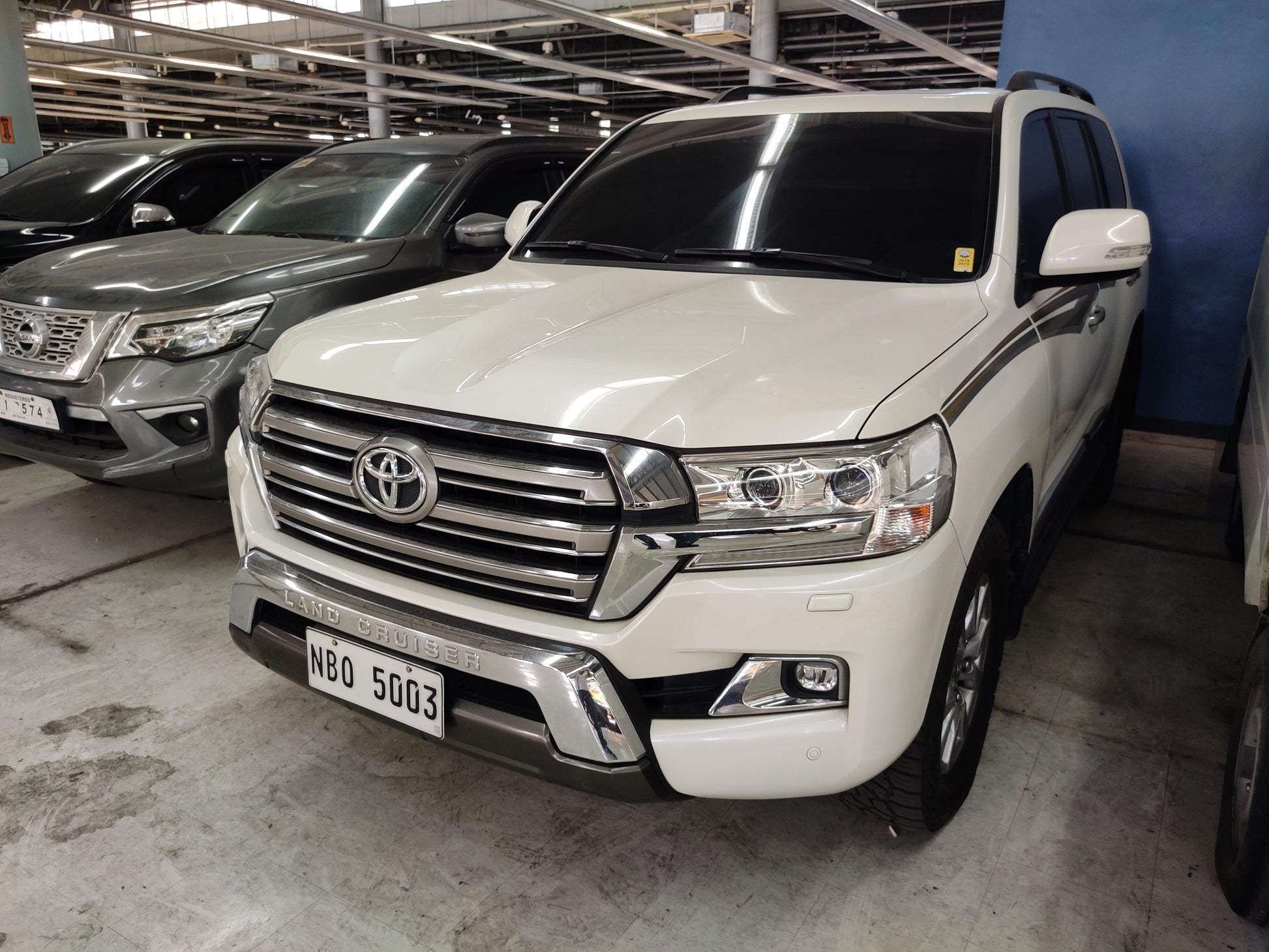 2019 Toyota Land Cruiser 200 V8 VX A/T Diesel with 77T mileage, powerful and luxurious SUV, available at ROPO.